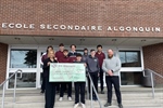 Les Barons de l’École secondaire catholique Algonquin recueillent et versent...