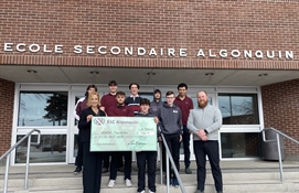 Les Barons de l’École secondaire catholique Algonquin recueillent et versent 1800 $ à la Fondation du Centre régional de santé de North Bay