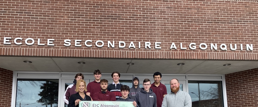 Les Barons de l’École secondaire catholique Algonquin recueillent et versent 1800 $ à la Fondation du Centre régional de santé de North Bay